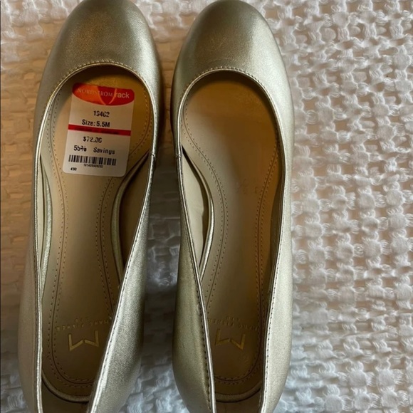 Marc Fisher Block heels 5.5M gold color NWT - Picture 2 of 5
